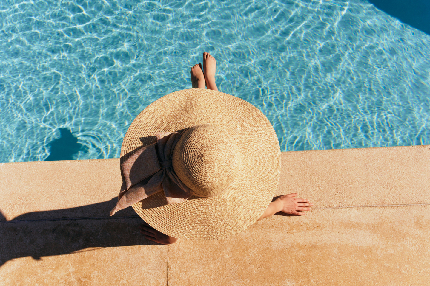 Wearing a Hat to the Beach - 7 Scientific Reasons