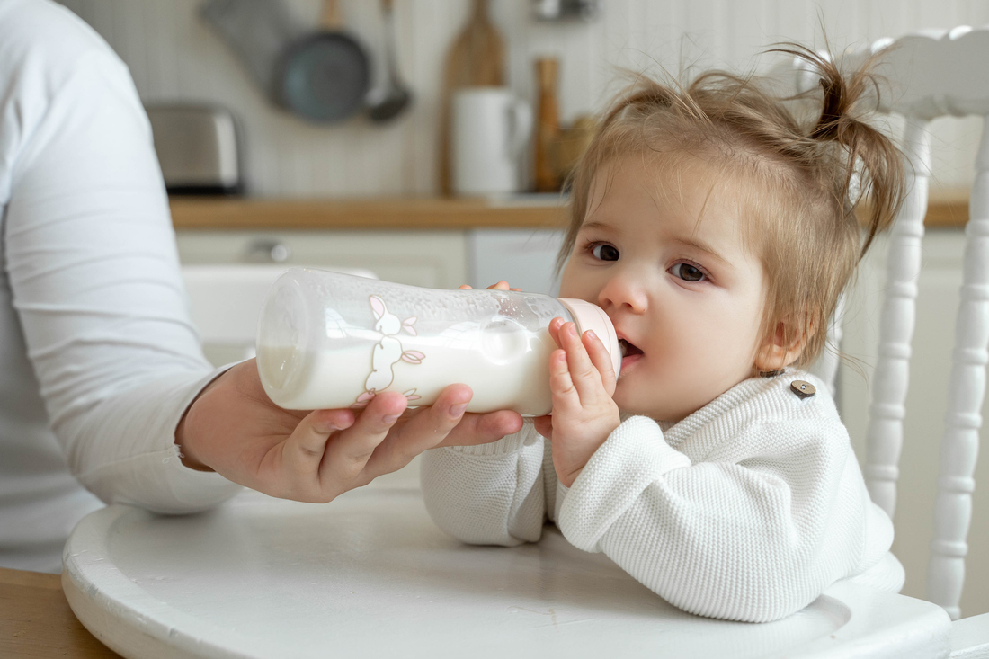 6 month shops old baby not drinking milk