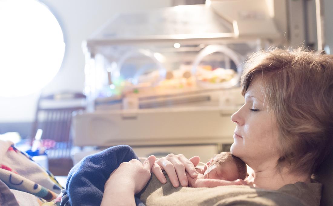 6 Reasons Your Baby Needs a Primary NICU Nurse - Hand to Hold