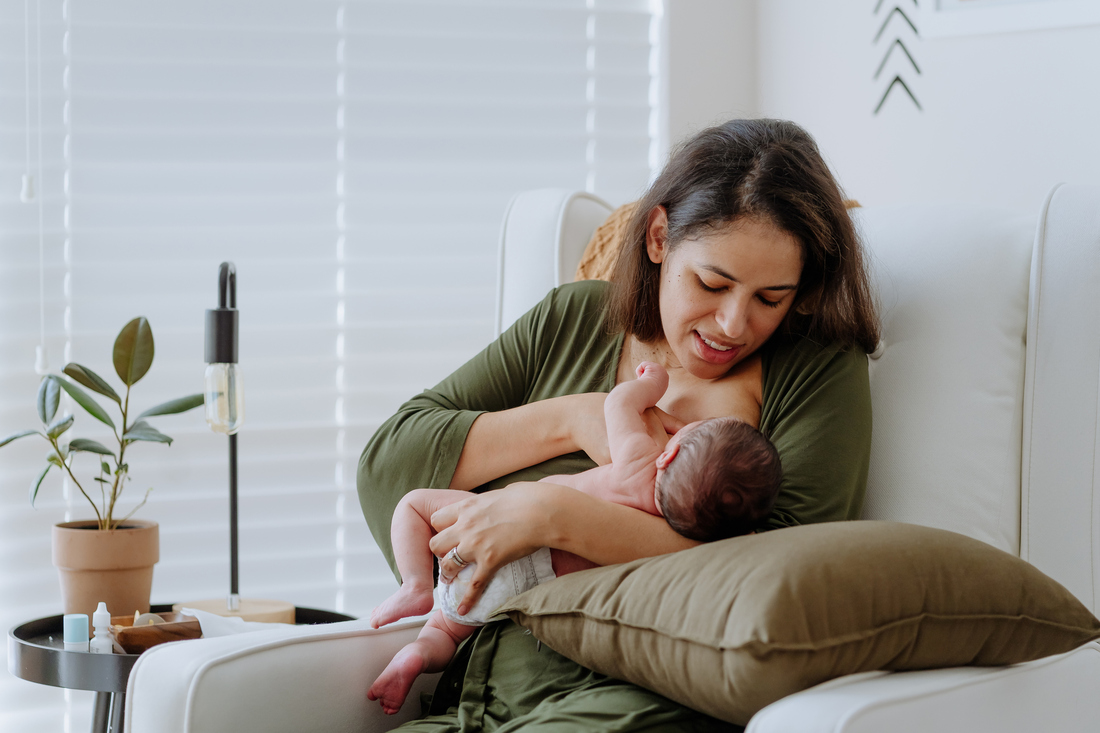 Newborn Breastfeeding: First Week of Breastfeeding Guide - Motherly
